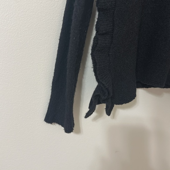 John + Jenn Womens Black Textured Ruffle V-Neck Sweater Size Small Chic Comfy - Picture 6 of 8